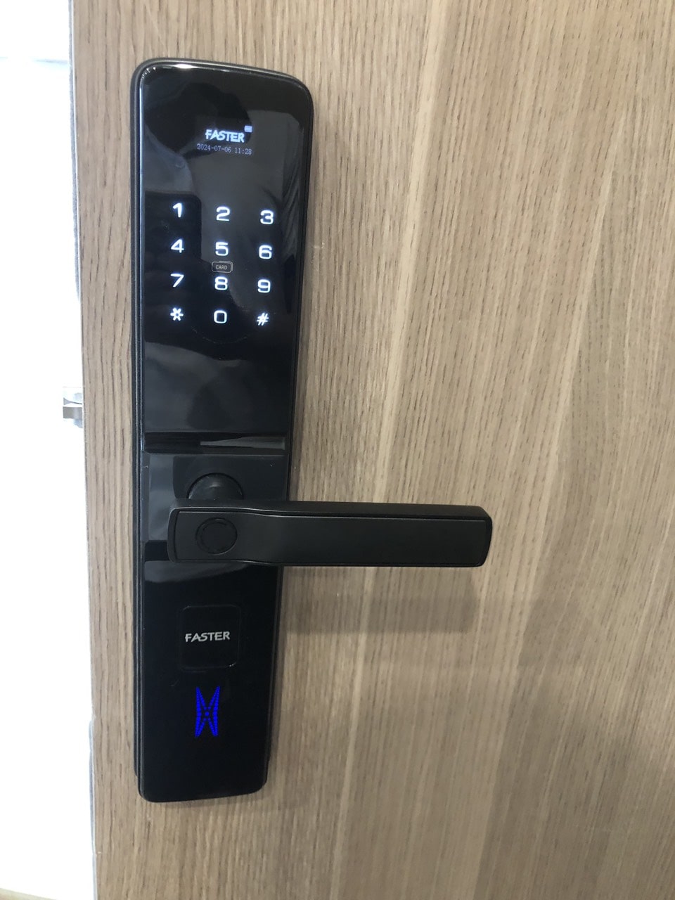 khóa cửa thông minh điều khiển từ xa
