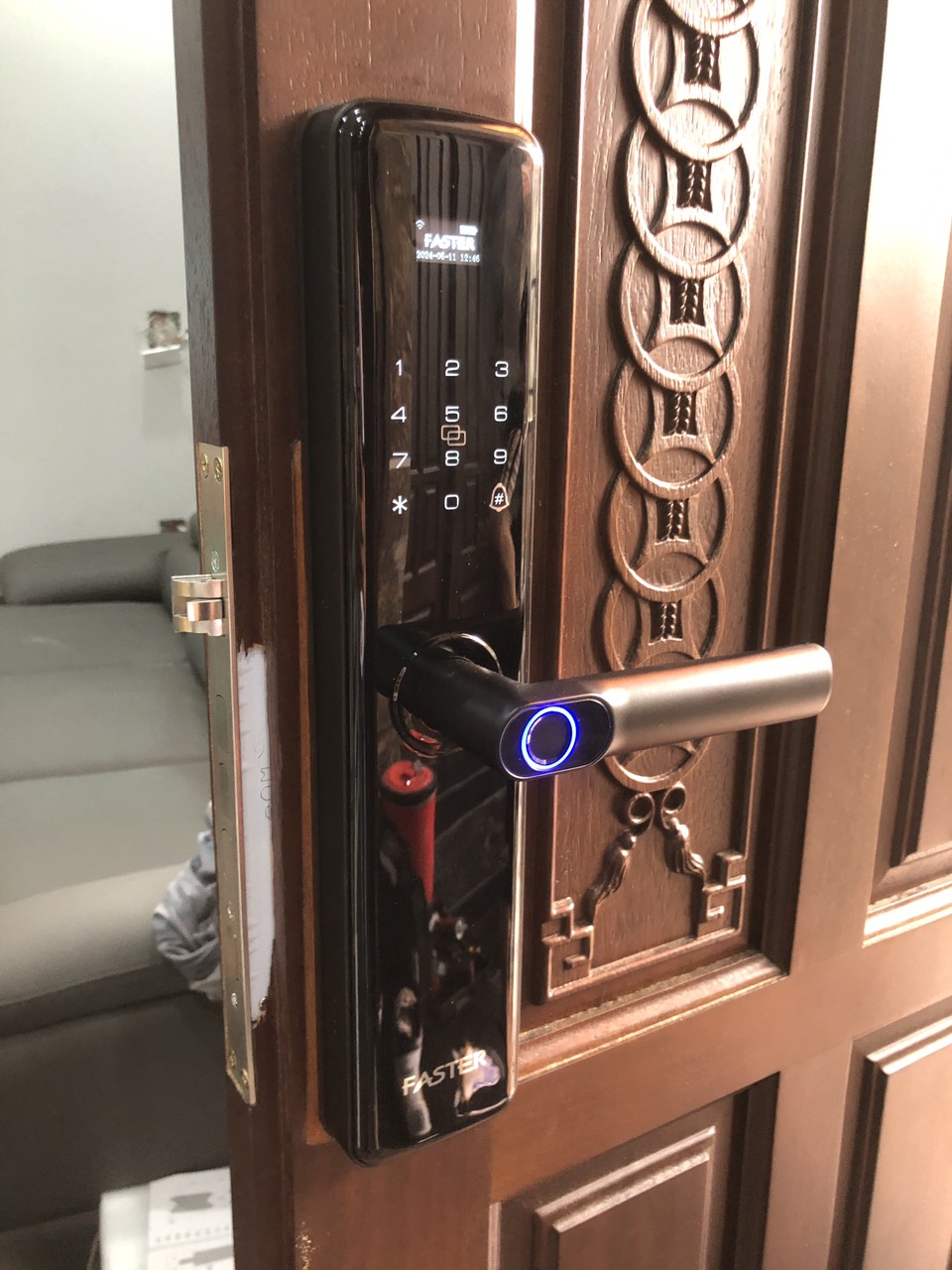 ổ khóa cửa gỗ thông minh