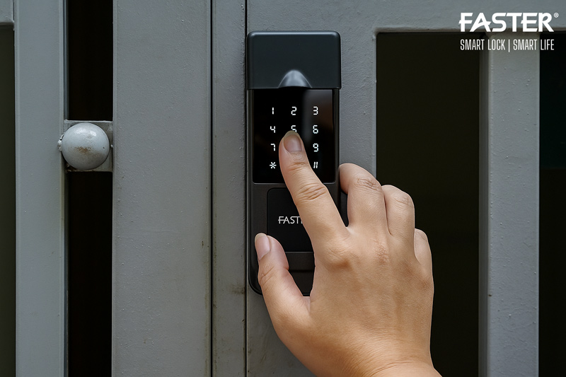 khóa vân tay cửa cổng
