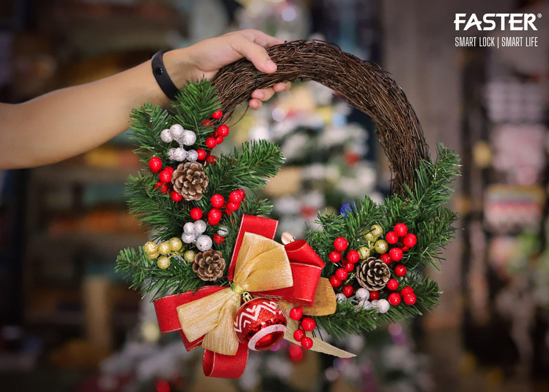 Trang trí Noel với vòng nguyệt quế & đèn led